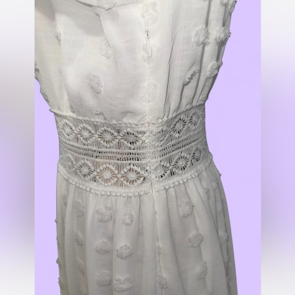 NWT White Lace Dress with Long Sleeves and Side Zipper - Picture 2 of 3
